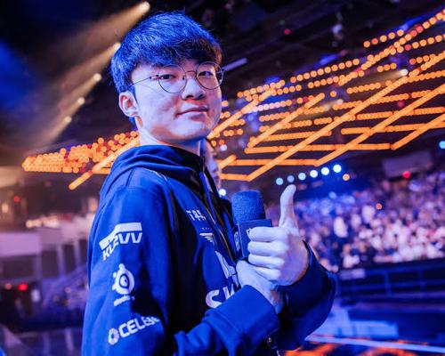 YETENEKLİ OYUNCULAR